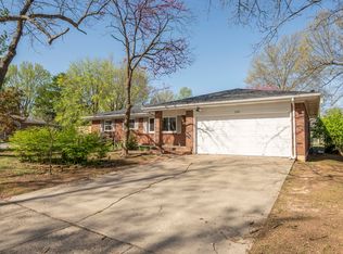1359 S Gelven Ave, Springfield, MO 65804