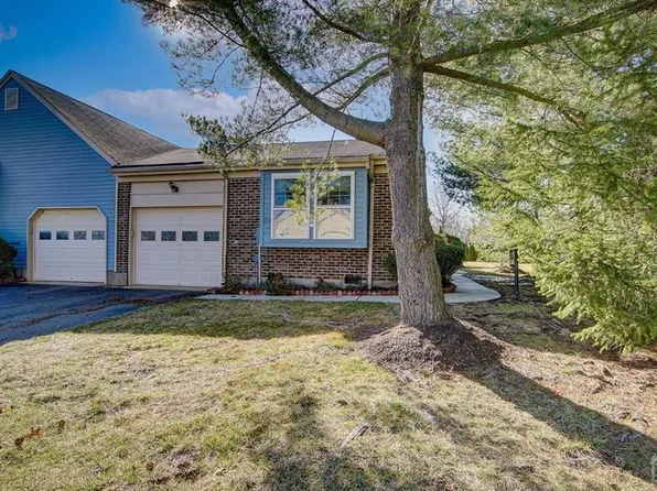 12 Ethan Allen Dr #A, Monroe Township, NJ 08831