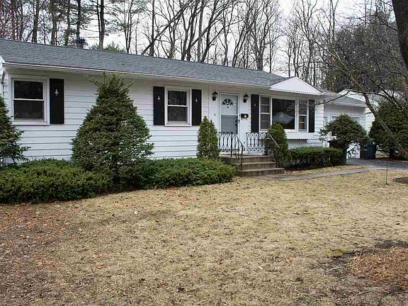 3rd image of 21 Elizabeth Ln