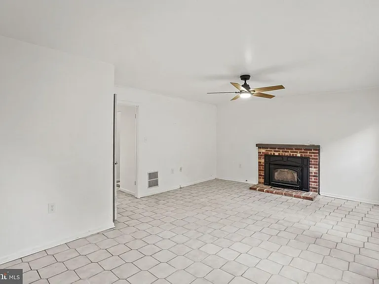 9086 Brook Ford Rd — Photo 11