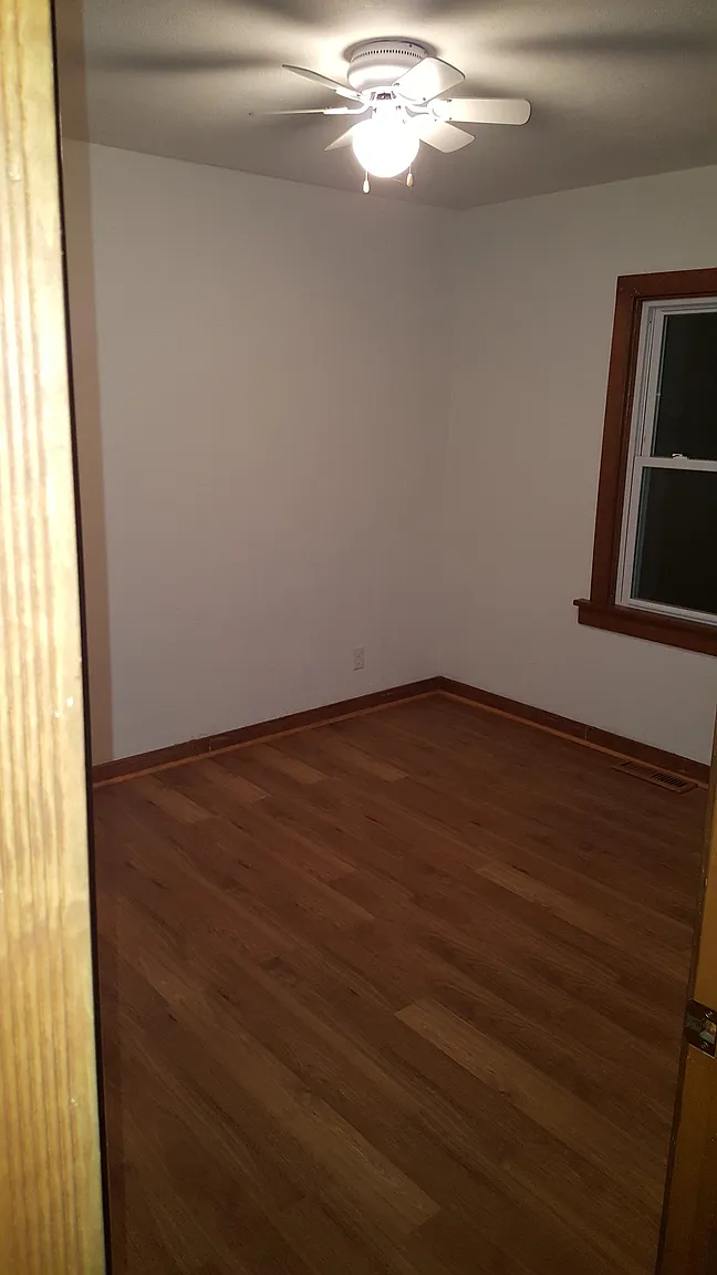 420 Dewey St photo 1