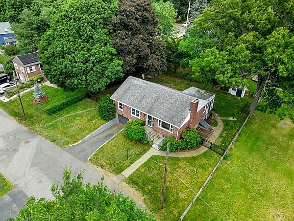 2nd image of 25 Fellsmere Ave