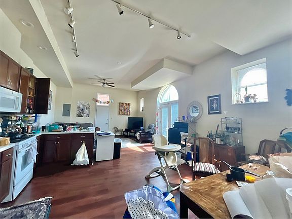 2nd image of 3901 Folsom Ave #3901