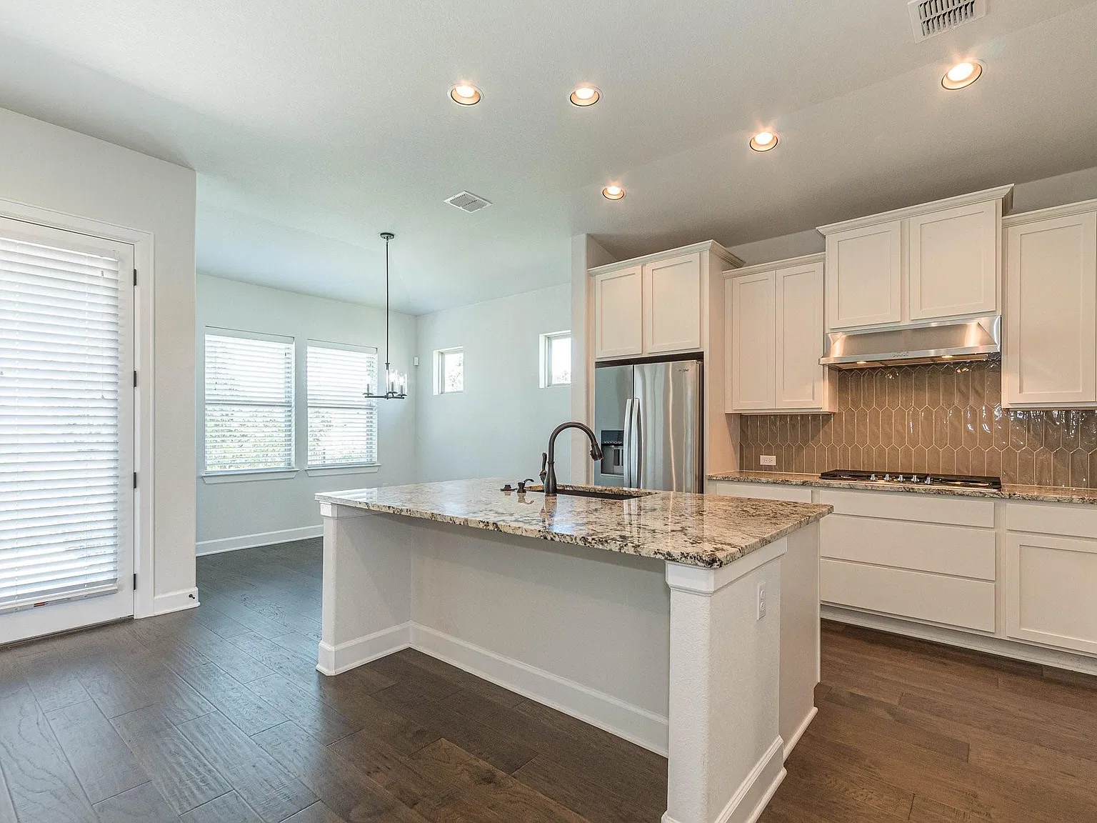 2 bed, 2.0 bath, 1406 sqft, $2,300 — Photo 2