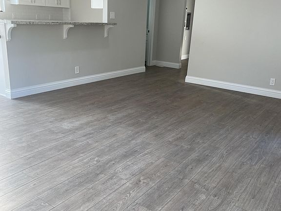 3rd image of 429 La Baree Dr