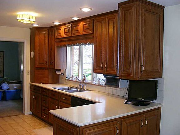3rd image of 374 Jackson Park Dr