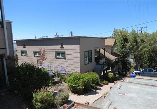 424 Bay St — Photo 1