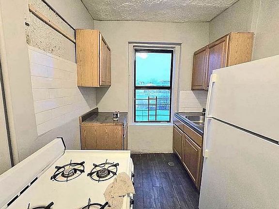 4th image of 898 E 167th St #27F