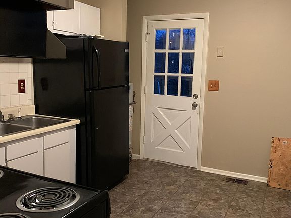 3rd image of 3693 Niles Dr