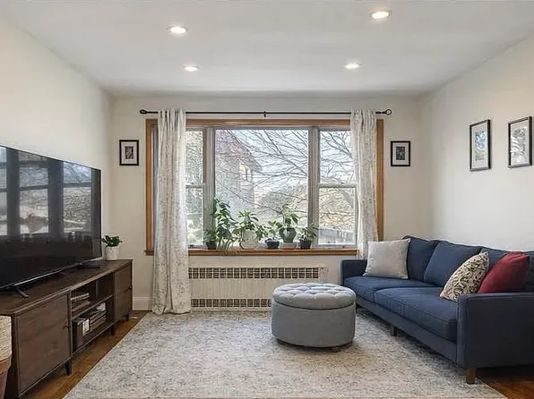 22-47 28th St #3F, Astoria, NY 11105