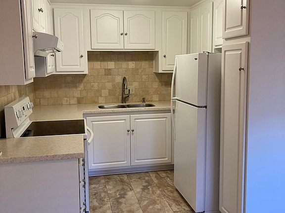 2nd image of 21325 Lake Shore Dr APT 31
