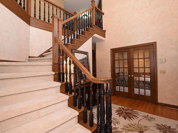 3rd image of 880 Country Club Ln