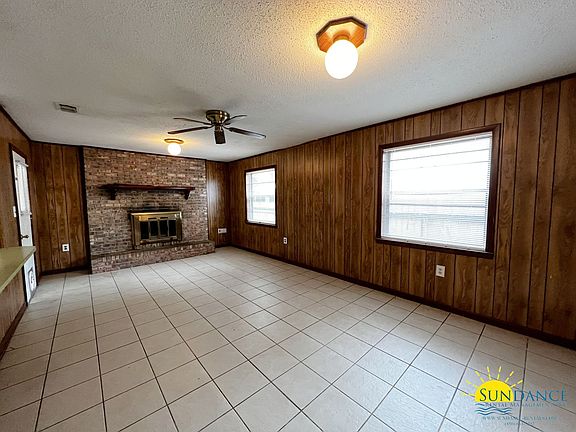 2nd image of 404 Tanglewood Dr