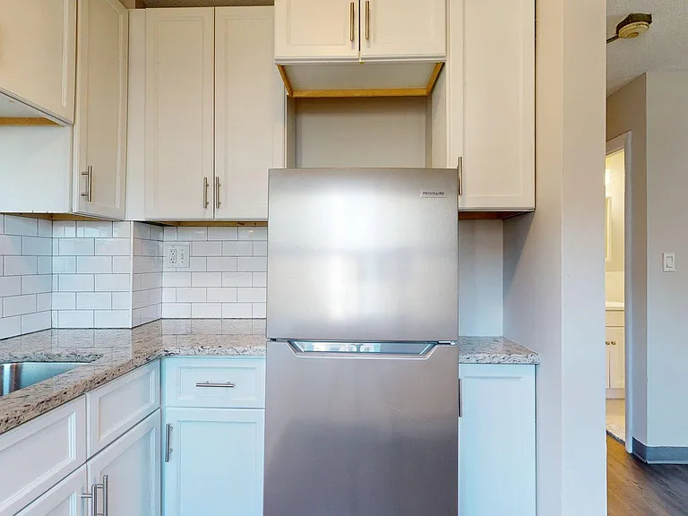 298 Meridian St #5 — Photo 1