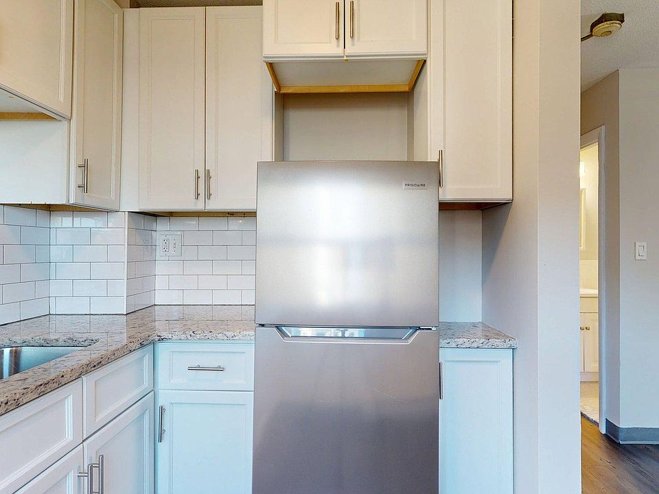 1st image of 298 Meridian St APT 5