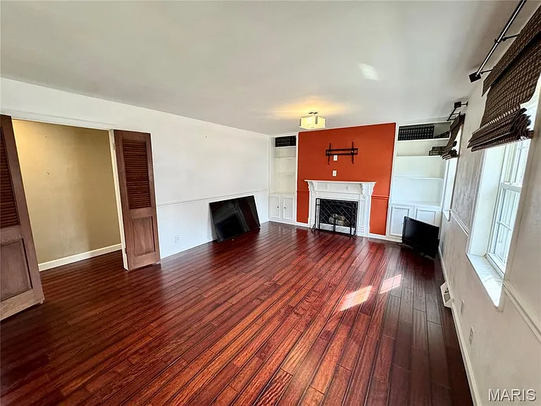 312 E 4th St — Photo 5