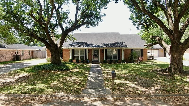 1st image of 855 Chatwood Dr