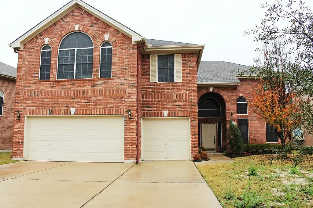 4 bed, 3.5 bath, 3987 sqft, $2,850 — Photo 1