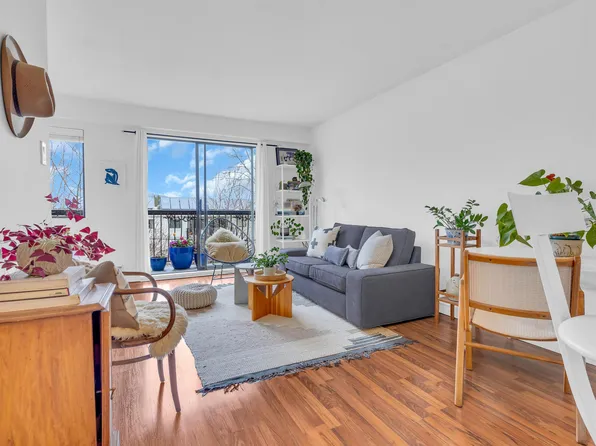 2330 Maple St #302, Vancouver, BC V6J 3T6