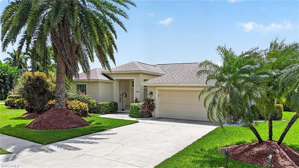4 bed, 3.0 bath, 2352 sqft, $9,500 — Photo 2