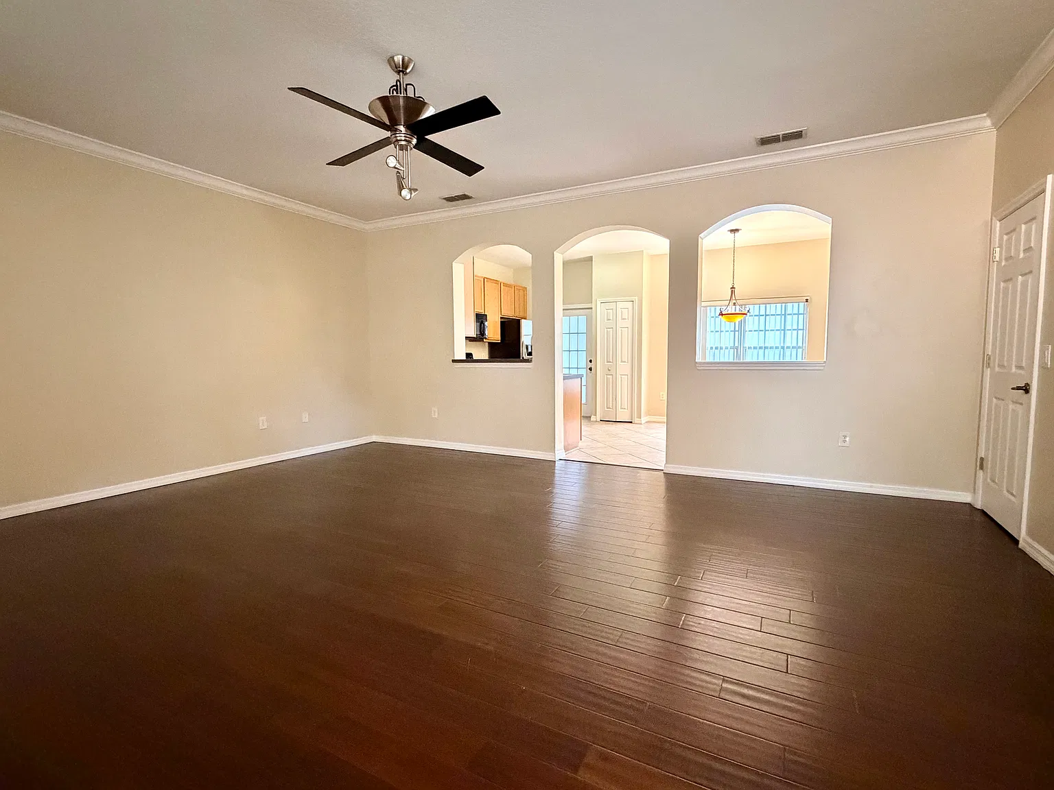 3 bed, 2.5 bath, 1510 sqft, $2,800 — Photo 3