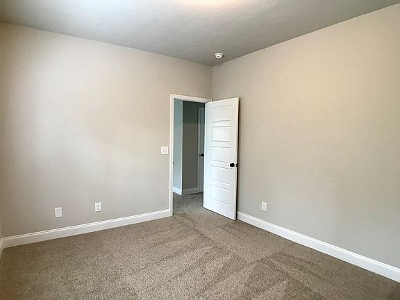 5th image of 193 Bay Meadows Dr SW