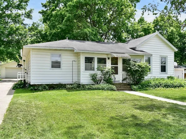 472 E 14th St, Saint Charles, MN 55972