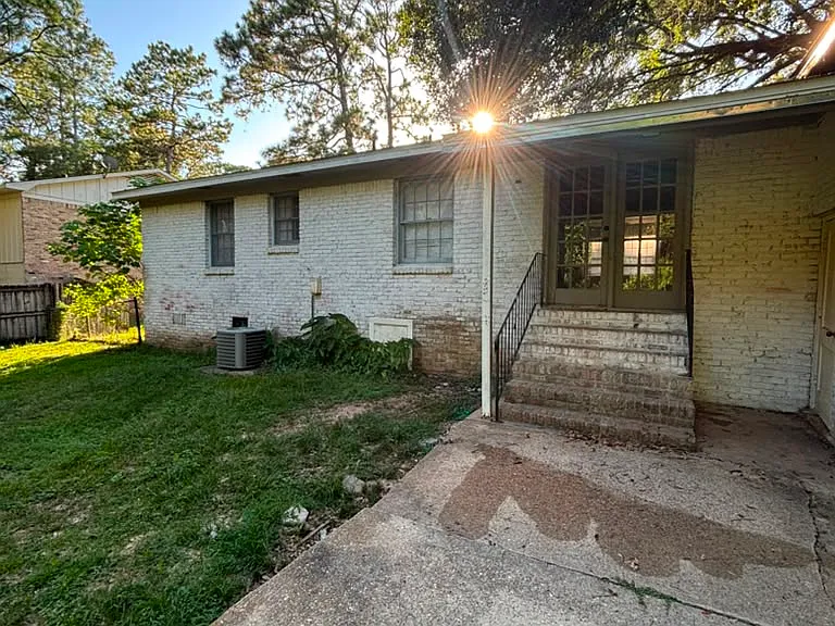 320 Vanderbilt Dr — Photo 41