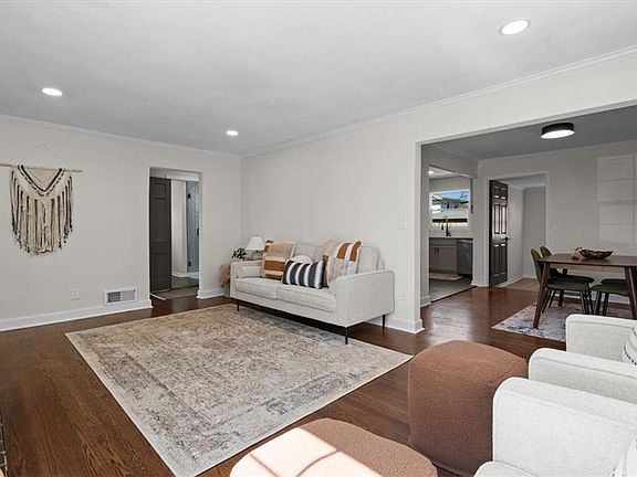 5th image of 1134 E 77th Ter