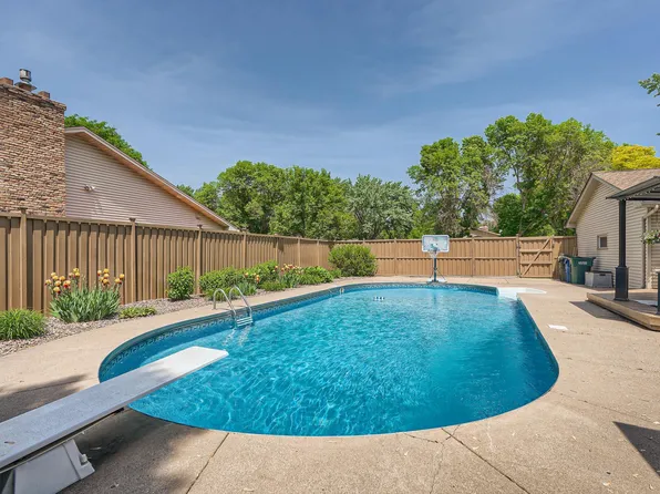 6320 Squire Dr NE, Fridley, MN 55432