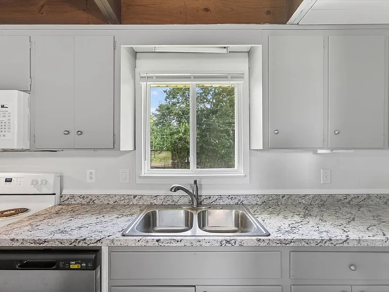 444 Appleton Dr — Photo 16