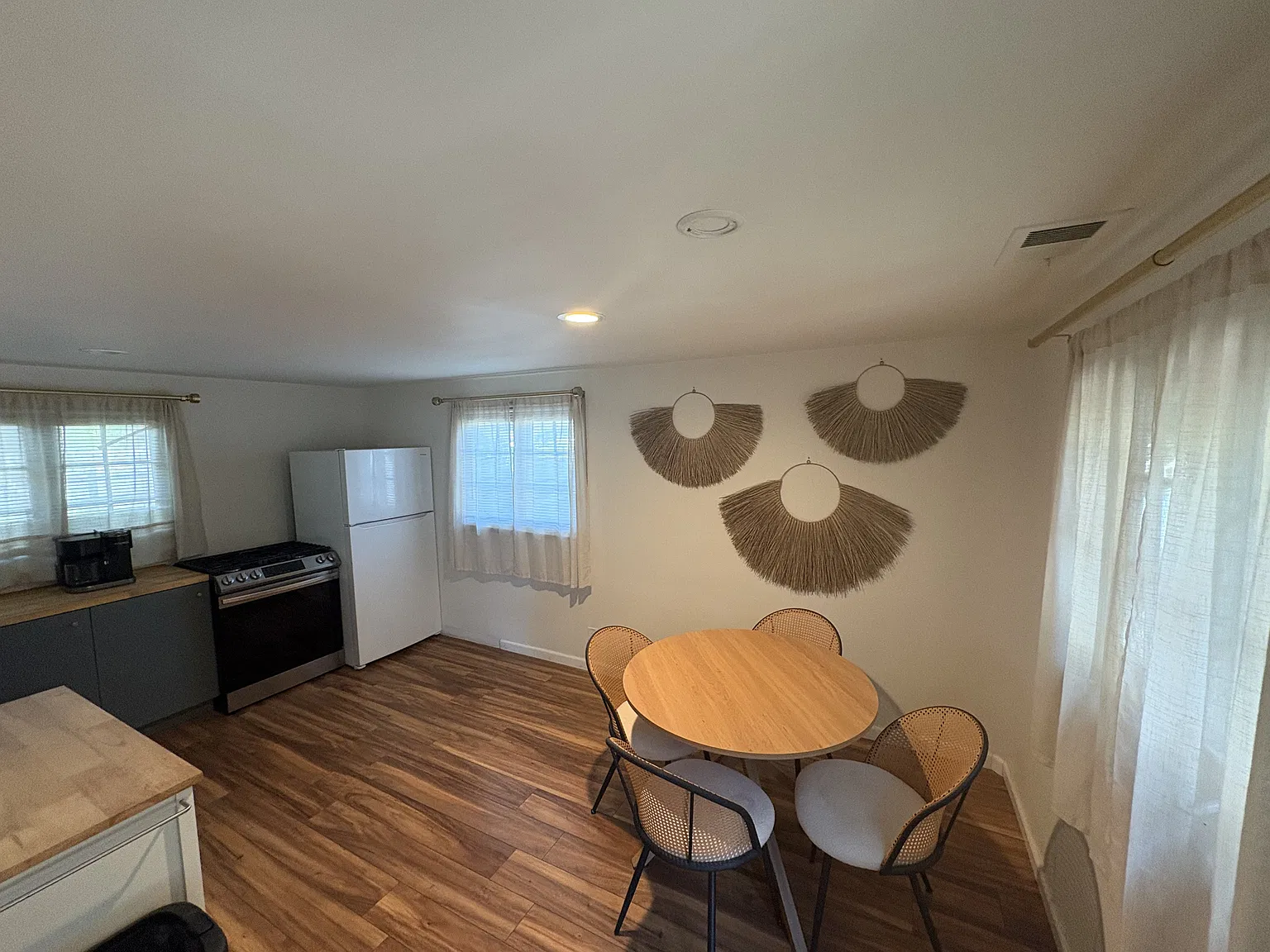 1 bed, 700 sqft, $2,100 — Photo 2