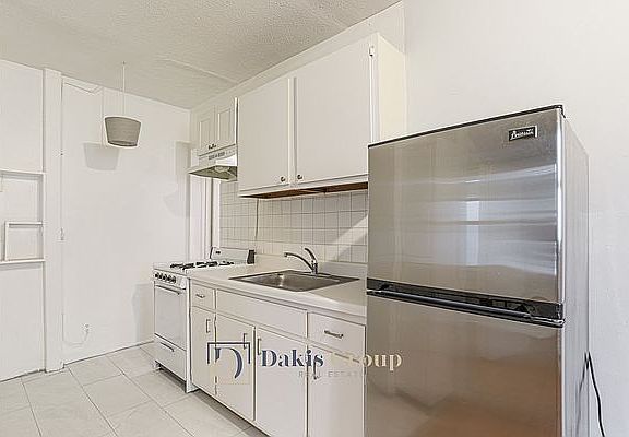 3rd image of 21-31 41st St #Gs5