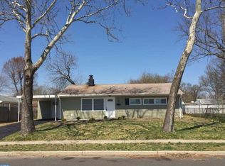 39 Ember Ln, Levittown, PA 19054