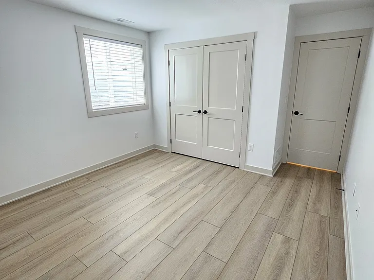 210 E Broadway St — Photo 19