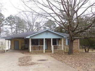 971 Purdy Rd, Selmer, TN 38375