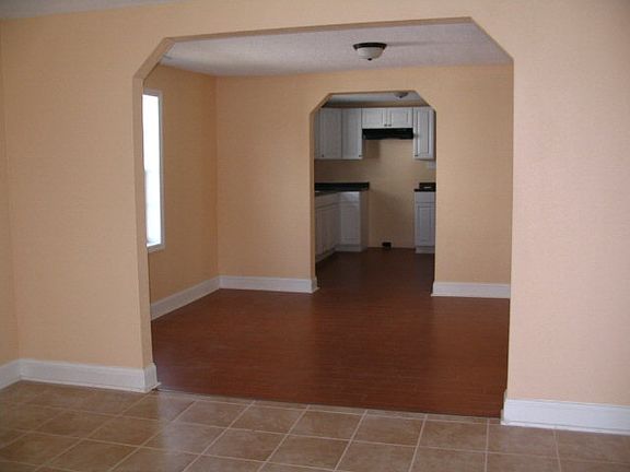 2nd image of 928 Avenue C