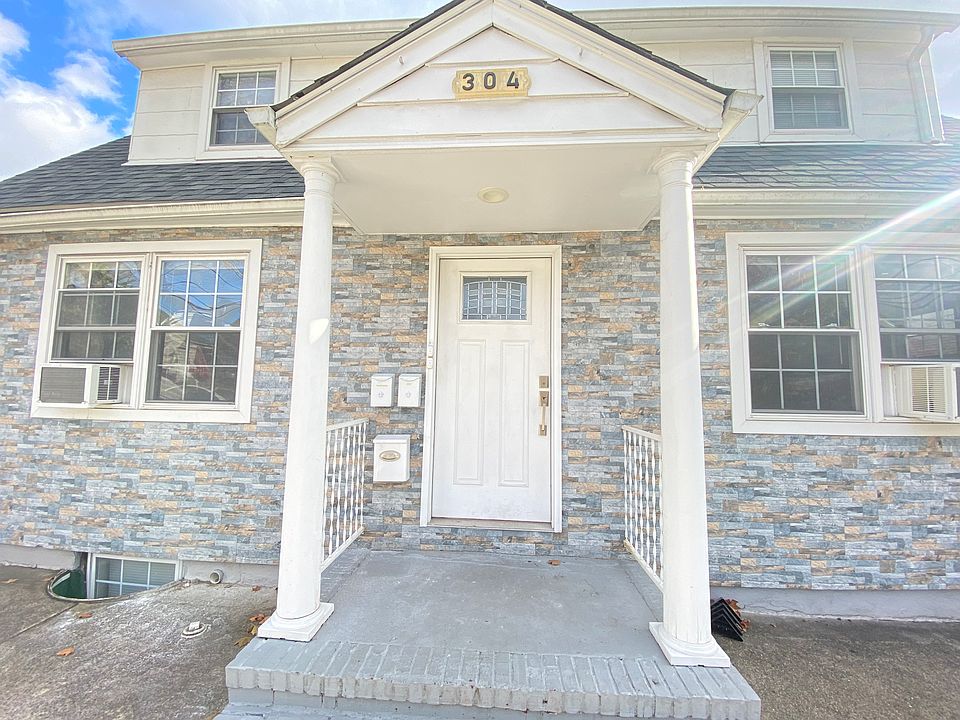 NEWLY UPDATED 2 BR APARTMENT