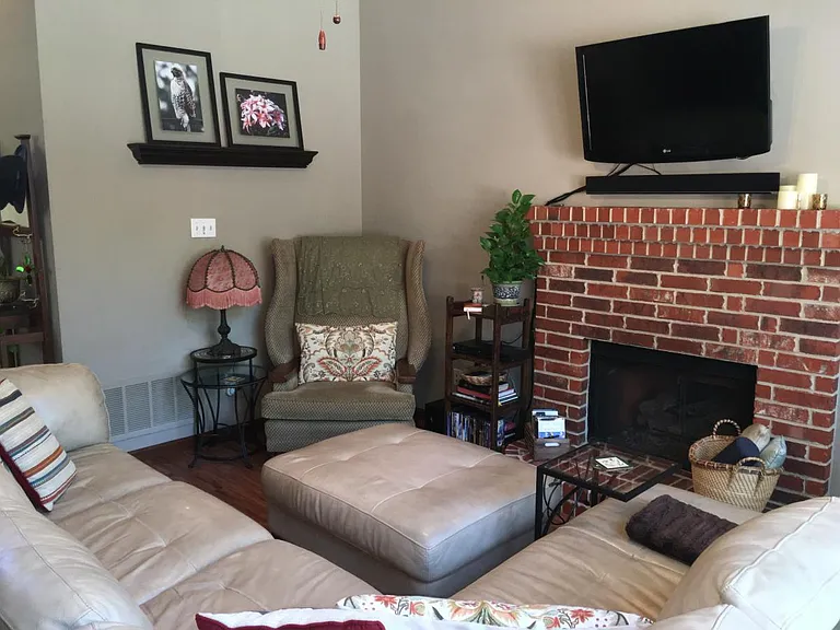 2276 Grandview Dr — Photo 5