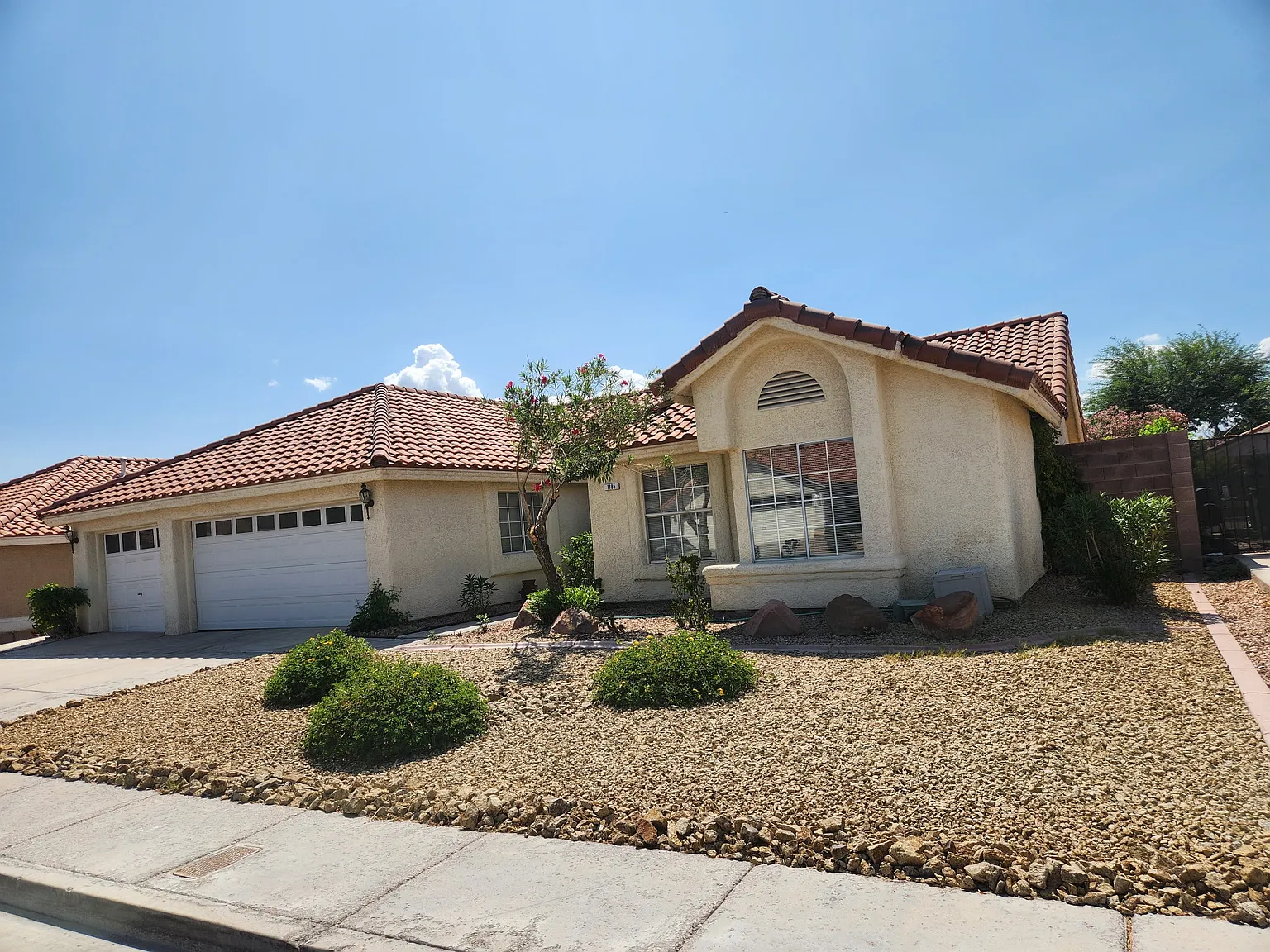 5 bed, 2033 sqft, $2,650 — Photo 1