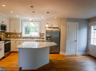 7924 Roanoke St, Philadelphia, PA 19118