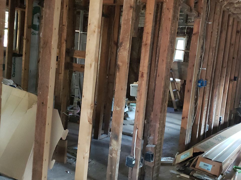2nd image of 1325 Belleauwood St