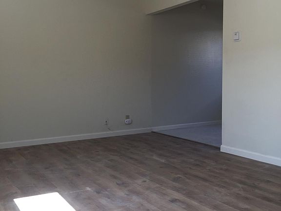 4th image of 2425 Karen Dr APT 4