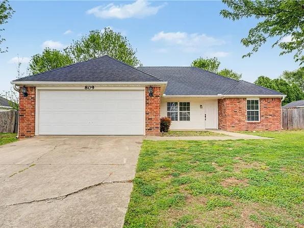 809 Emerald St, Lowell, AR 72745