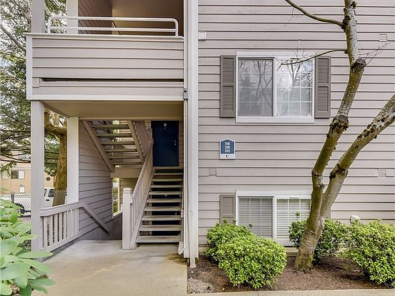 3rd image of 14037 NE 181st St APT C301