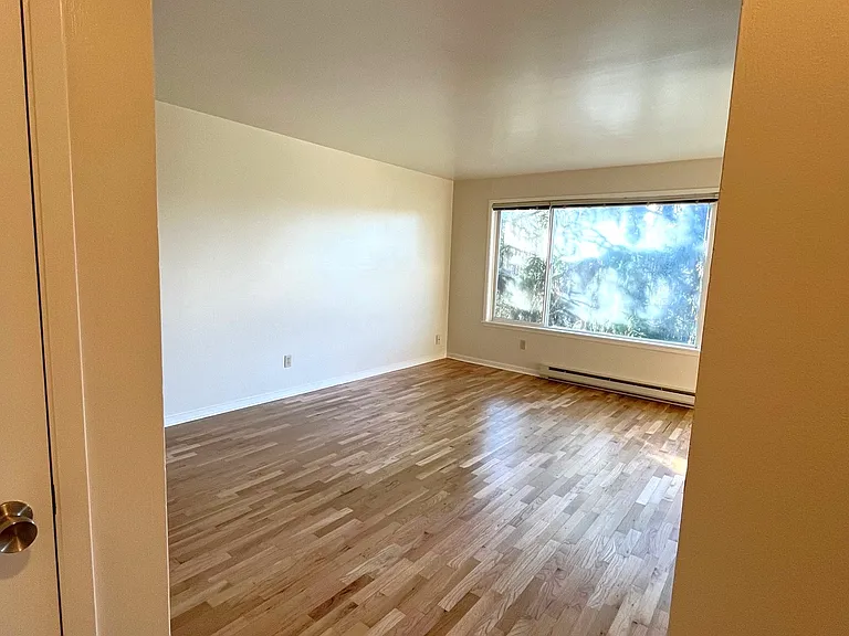 5029 11th Ave NE #201 — Photo 9