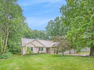 32764 Robin Rd, Paw Paw, MI 49079