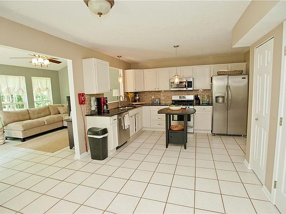 4th image of 1083 Fawn Wood Dr