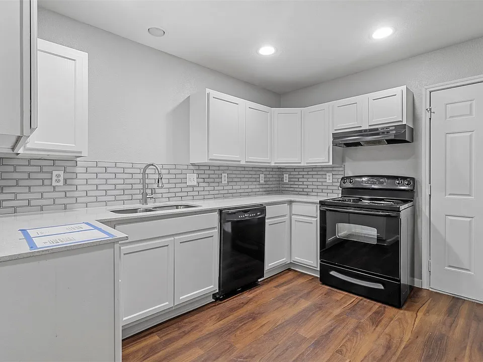 1716 Manor Garden Curv