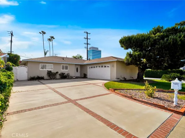 17121 Granada Ln, Huntington Beach, CA 92647